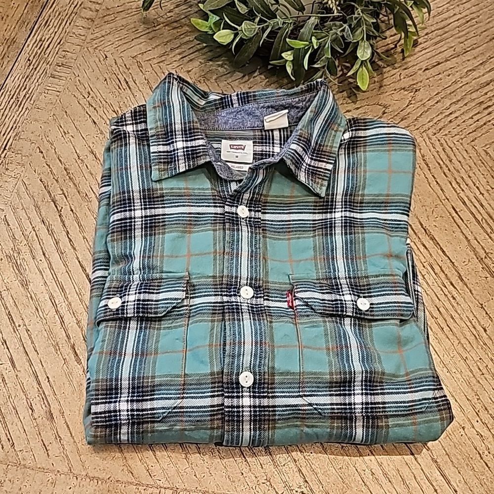Levi's M relaxed plaid button down shirt